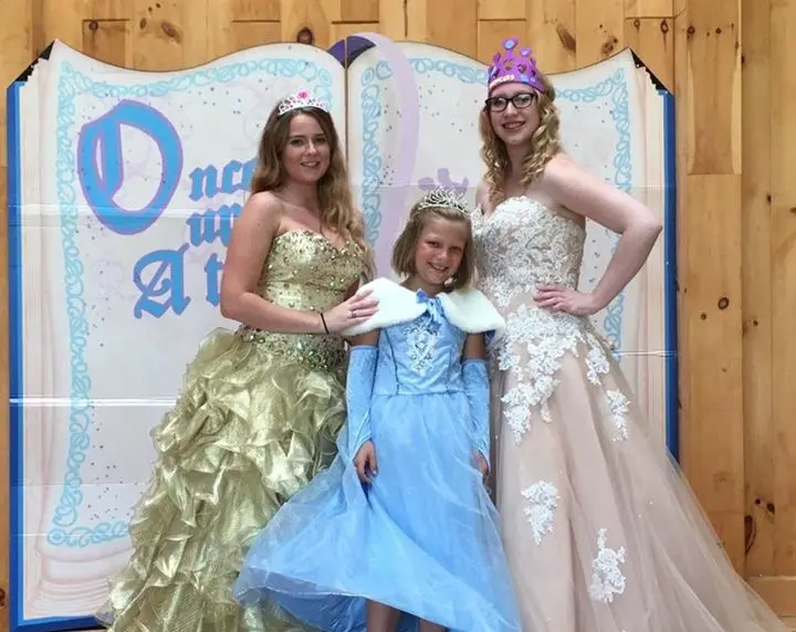 Kids dressed as princesses